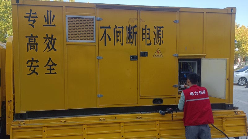 高埗镇柴油发电机组和UPS电源配合使用时，如何避免切换过程中的电力中断？